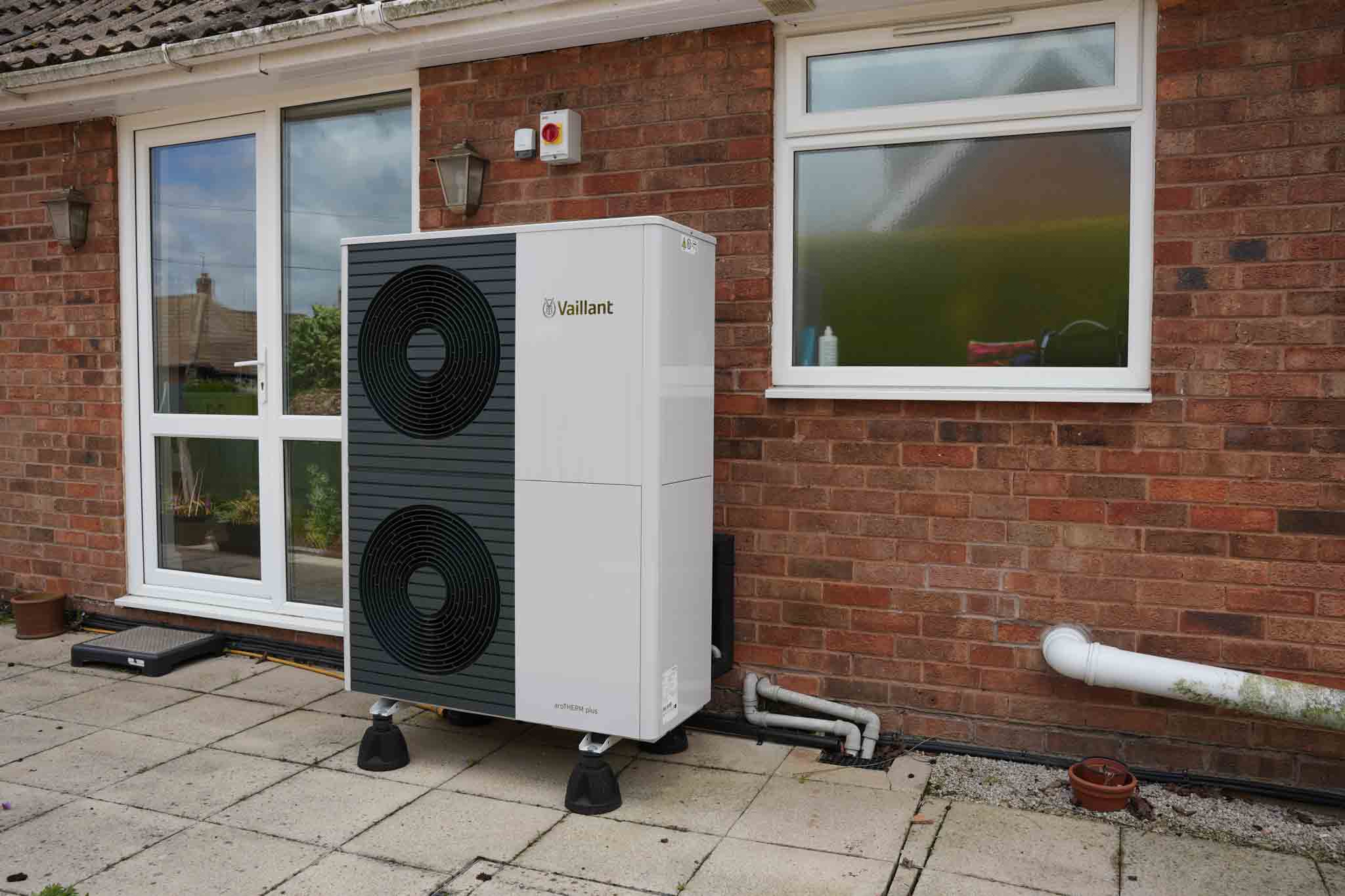 vaillant air-source heat pump installed at Nottinghamshire home
