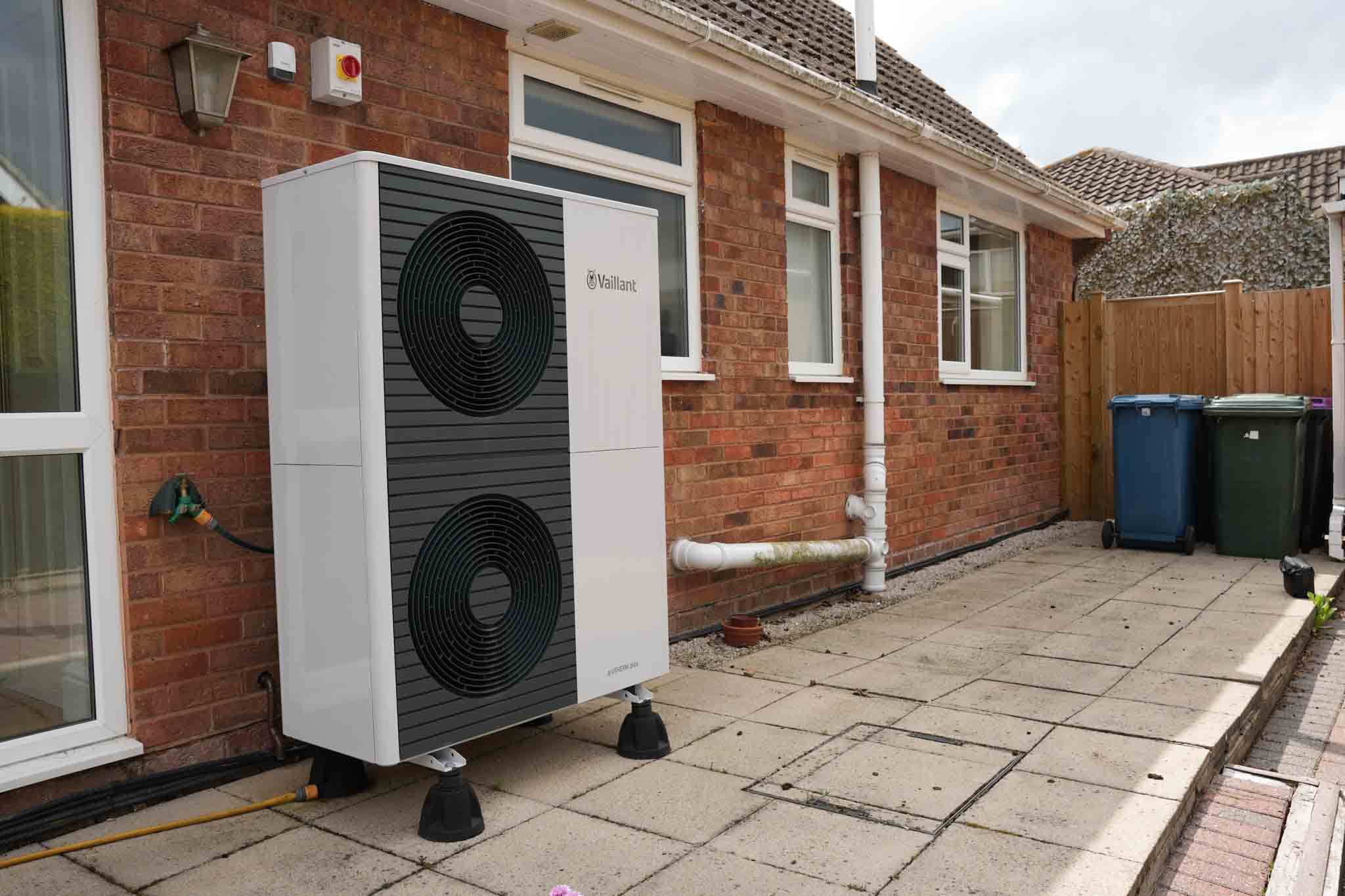 vaillant air-source heat pump installed by geo green power at nottinghamshire home