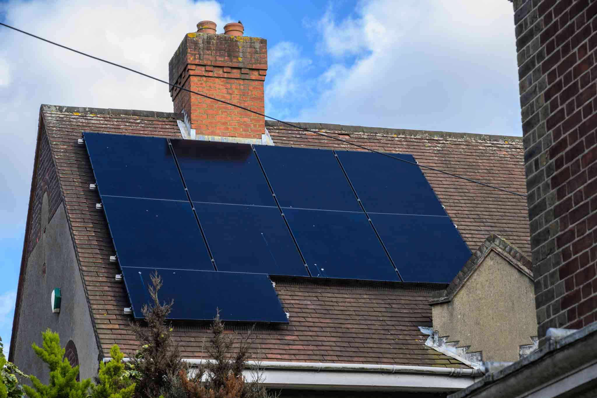 Residential,House,Roof,Fitted,With,Solar,Panels,Producing,Clean,Renewable