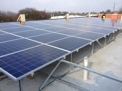 Frame system on a flat roof