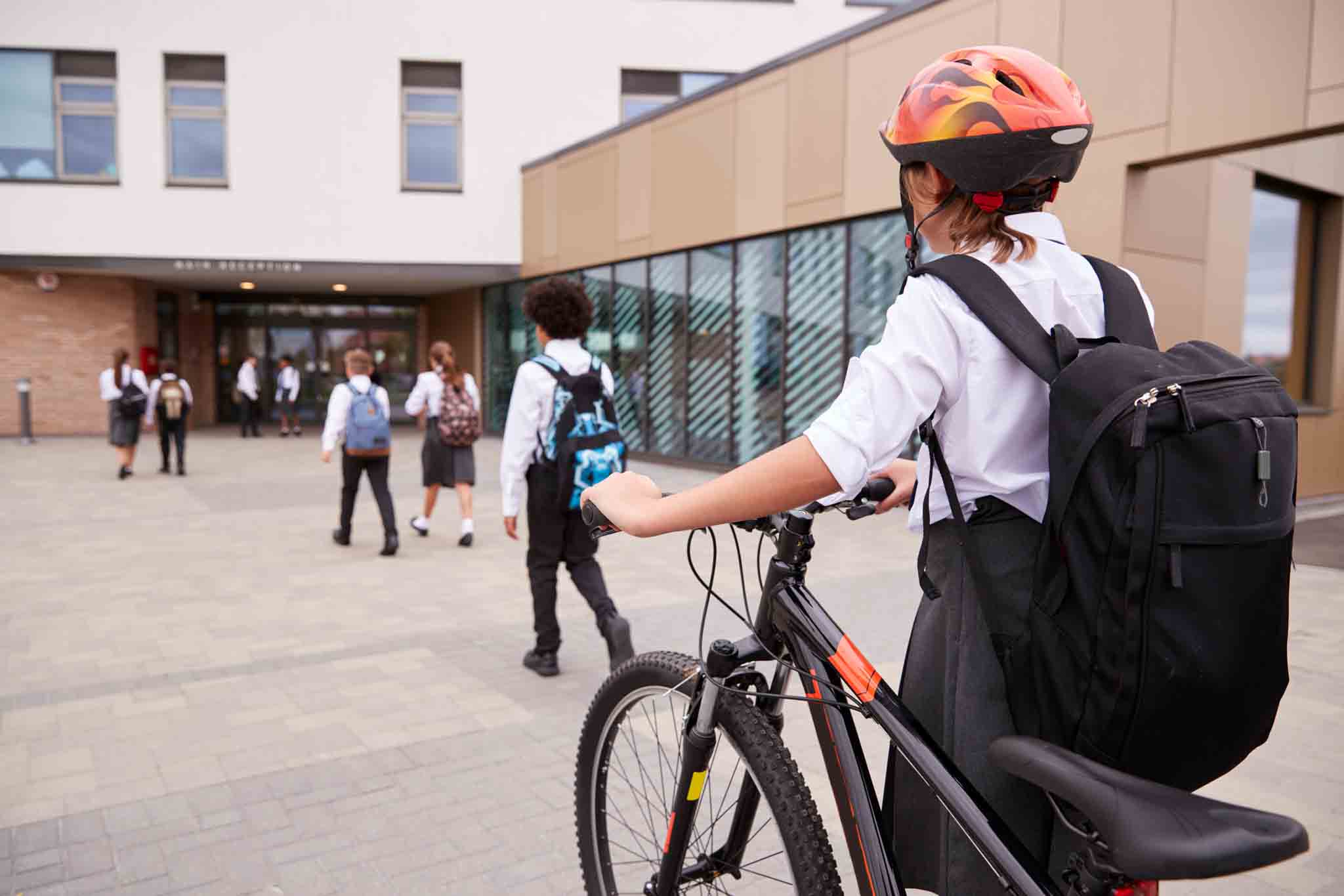 School-children-walking-into-school